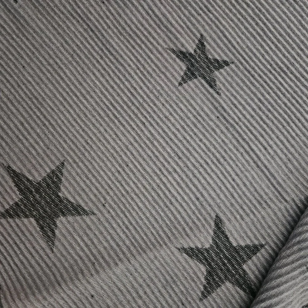 NWT Pretty Persuasions Reversible Gray Star Print Ripple Effect Scarf